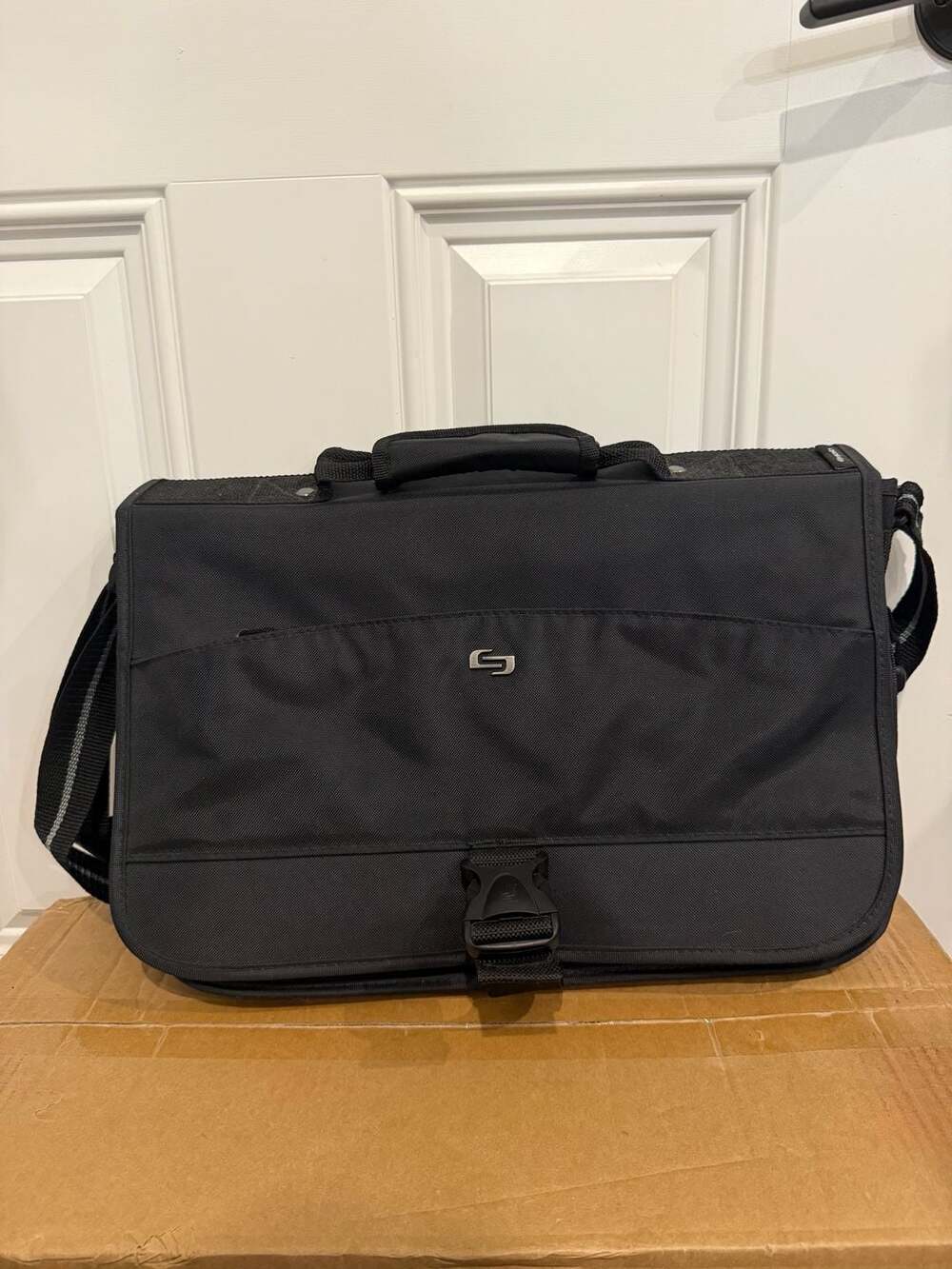 Solo Conquer 15.6" Expandable Laptop Messenger Bag
